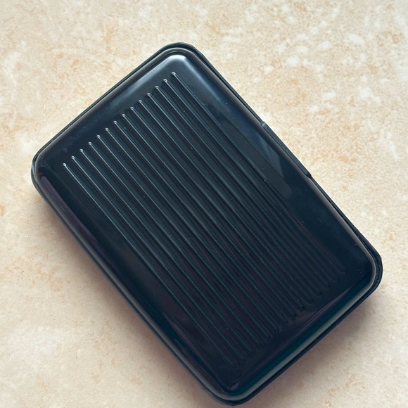 🔴 3 x $15 | Wallet Credit Card Anti-RFID Scanning Hard Case - Picture 2 of 8